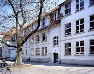 Alte Mauritzschule (Inhofansicht) an der Warendorfer Straße Höhe Hohenzollernring, heute Zweigstelle des Hansa-Berufskollegs an der Wolbecker Straße