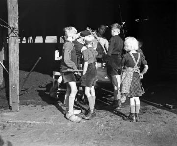 Kinder in der Kohlenhandlung Büsken,  Nachkriegszeit