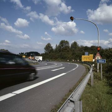 Überregionale Verkehrsverbindung: Zubringer zur Autobahn 44 (Ruhrgebiet/Kassel) westlich der Stadt