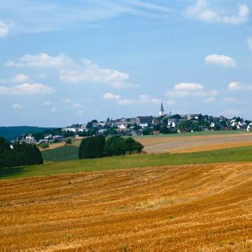 Feldfluren bei Hirschberg mit Blick auf den Ort