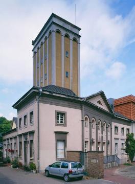 Planetarium und Gebäude der Volkshochschule