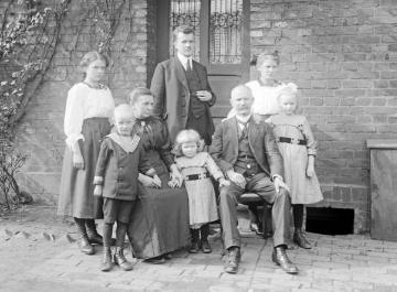 Dr. Joseph Schäfer, Gesellschaftsleben: Familie Ostermann in Horstermark, undatiert, um 1918?