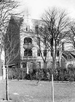 Recklinghausen-Nordviertel, Haus Halterner Straße 40, Balkonseite - Wohnsitz der Familie Dr. Joseph Schäfer, "um 1905-1908"