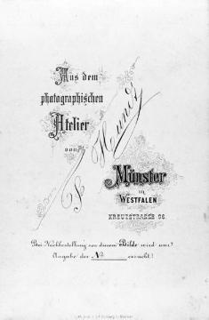 Atelierwerbung des Münsteraner Fotografen Friedrich Hundt (1807-1887) auf der Rückseite einer Papierfotografie, undatiert, vor 1840, da Adresse noch Kreuzstraße 96 (ab 1840 Kreuzstraße 42)