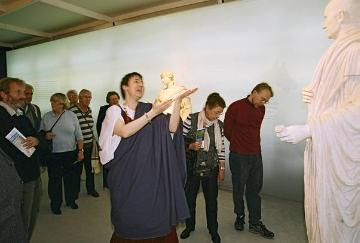 LWL-Römermuseum Haltern, Sonderausstellung "Luxus und Dekadenz" (2007): Besucherführung mit "Caecilia, Bankiersfrau aus Pompeji"