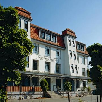 Lagerhaus Emstor am Altstadtzugang nördlich der Ems, erbaut um 1900, in den 1980er Jahren umgebaut um Wohngebäude