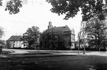 Promenade Münster mit Blick auf die Gewerbeschule (rechts, bis 1914 Zuchthaus) und den Zwinger, undatiert, um 1920?