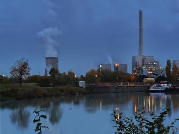 Ruth Namuth: Kohlekraftwerk Hamm-Uentrop am Datteln-Hamm-Kanal (HDR-Bearbeitung aus 5 Langzeitaufnahmen)