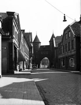 Altstadtansicht mit Lüdinghauser Tor, Teil der mittelalterlichen Stadtbefestigung und Wahrzeichen der Stadt, um 1930?