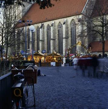 Altstadt-Weihnachtsmarkt an der Liebfrauen-Überwasser-Kirche