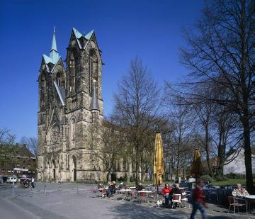 St. Josefskirche, Hammer Straße: Eingangsportal mit Kirchplatz, neugotischer Bau, errichtet 1899-1905