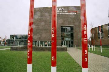 LWL-Museum für Archäologie in Herne, Eingangsfront mit Café