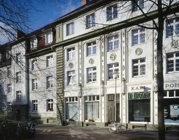 Wohnbebauung im östlichen Innenstadtbereich: Wohnanlage mit Ladenzeile am Hansaplatz/Wolbecker Straße