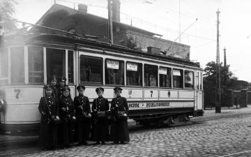 Frauenarbeit im 1. Weltkrieg: Straßenbahn-Schaffnerinnen an der Kraftstation Recklinghausen-Ost