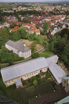 Blick über Paderborn vom Dom aus - im Vordergrund: das Museum in der Kaiserpfalz und die Paderquellen 