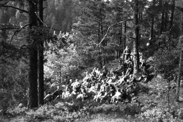 Seminaristen der Deutschen Hochschule für Leibesübungen (DHfL), Berlin, auf einem Wanderführerlehrgang in der Sächsischen Schweiz bei Burg Hohnstein, Frühjahr 1928