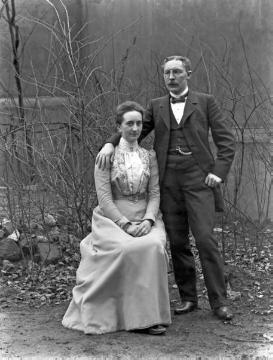Der junge Lehrer Dr. Joseph Schäfer mit Gattin Maria (geb. Selheim), verheiratet ab 1898, undatiert, Recklinghausen, um 1902
