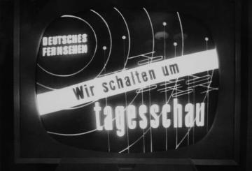 Die "Tagesschau", Nachrichtensendung des Deutschen Fernsehens (Vorspann), Sendebeginn am 25. Dezember 1952, aufgenommen bei "Radio Neufelder", Warendorfer Straße 71, Münster-Mauritz