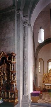 St. Laurentius-Kirche, Chor: Ecksäule mit Engelreliefs, Romanik, um 1170