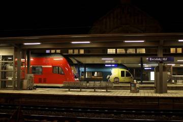 Jörg Hans: "Startaufstellung" - Blick auf den nächtlichen Hauptbahnhof Bielefeld