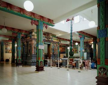 Im Sri-Kamadchi-Ampal-Tempel, Hamm-Uentrop, eingeweiht 2002 - nach dem Neasden-Tempel in London der zweitgrößte hinduistische Tempel Europas, gewidmet der "Göttin mit den Augen der Liebe", Architekt: Heinz-Rainer Eichhorst, Hamm
