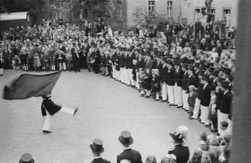 Nottuln, Juni 1948: Schützenfest der St. Antoni-Bruderschaft - der Fahnenschlag