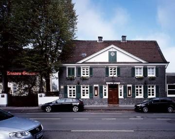Brennerei Eversbusch, in Betrieb seit 1780, mit Gasthaus "Wachholderhäuschen" (ehemals Wohnhaus Eversbusch) in Hagen-Haspe, Berliner Straße 90, Hagen-Haspe