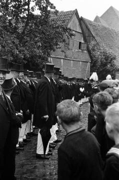 Nottuln, Juni 1948: Schützenfest der St. Antoni-Bruderschaft - Aufstellung zu Ehren des alten Königs