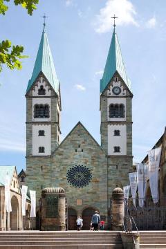 Franziskanerkloster Werl mit Kloster- und Wallfahrtskirche Mariä Heimsuchung, neoromanische Basilika von 1905