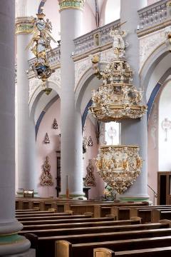 Jesuitenkolleg Paderborn: Barockkanzel von Heinrich Gröne (1704) und die hängende Madonna vom Sieg (um 1754) in der benachbarten ehemaligen Jesuitenkirche St. Franz Xaver, errichtet ab 1682