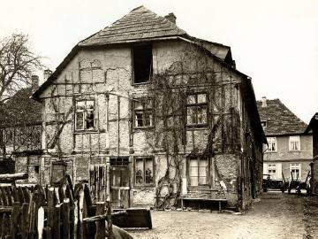 Baufälliges Fachwerkhaus, Rückfront, undatiert, 1920er Jahre - Ort und Fotograf nicht überliefert, zugeschrieben Ernst Krahn