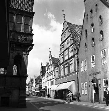 Straßenansicht mit historischen Giebelhäusern in der Altstadt