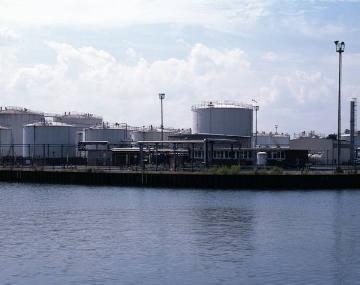 Stadthafen Gelsenkirchen, eröffnet 1914 am Rhein-Herne-Kanal, bedeutender Umschlagplatz für Mineralölprodukte und Getreide, Standort: Schalke, Am Stadthafen