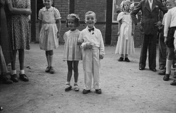 Kinderschützenfest in Nottuln 1948 - Mitte: Rolf Weber, jüngster Sohn des Amateurfotografen Johannes Weber