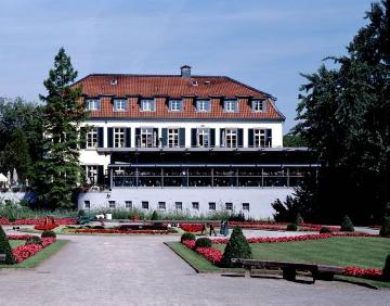 Barockes Gartenparterre von Haus Berge in Gelsenkirchen-Buer - Herrenhaus aus dem 16. Jh., Spätbarock, seit 1954 Gastronomiebetrieb, seit 2004 Hotel und Tagungszentrum (Adenauerallee 103)