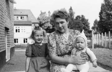 Mutter-Kind-Porträt (unbezeichnet), Nottuln, Ende 1940er Jahre