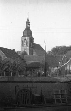 Ortskern von Nottuln mit Pfarrkirche St. Martinus und "Bekeneckers Garten", um 1947