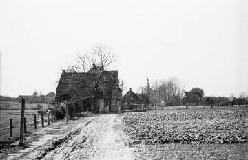 Nottuln, Wohnhaus oder Gehöft am Eckelskamp mit Blick Richtung Pfarrkirche St. Martinus, undatiert, um 1947?