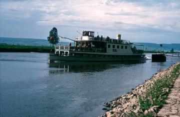 Bäderschiff auf der Weser