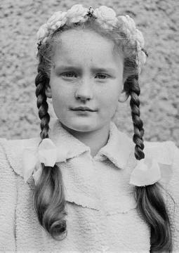 Tochter von Fritz Rhode anlässlich ihrer Kommunion, Nottuln, undatiert, Ende 1940er Jahre?