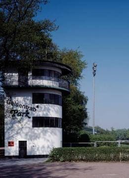 Zielturm im GelsenTrabPark - als Trabrennbahn Nienhausen gegründet 1909 - Gelsenkirchen-Feldmark, Nienhausenstraße 42