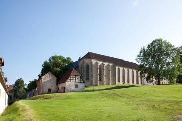 Kirche und Schmiede (17. Jh.) von Kloster Dalheim bei Lichtenau, 1264-1803 Augustinerkloster, anschließend verpachtet zur landwirtschaftlichen Nutzung, seit 2007 LWL-Landesmuseum für Klosterkultur