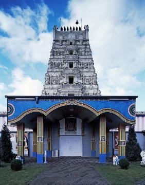 Der Sri-Kamadchi-Ampal-Tempel in Hamm-Uentrop, eingeweiht 2002 - nach dem Neasden-Tempel in London der zweitgrößte hinduistische Tempel Europas, gewidmet der "Göttin mit den Augen der Liebe", Architekt: Heinz-Rainer Eichhorst, Hamm