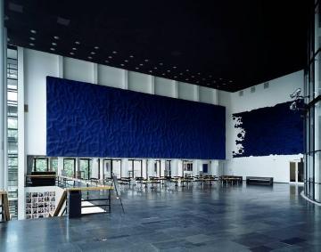 "MiR - Musiktheater im Revier", Großes Haus: Foyer mit Wandreliefs auf Schwamm von Yves Klein (1928-1962) - Theaterbau fertiggestellt 1959, Architekt: Werner Ruhnau (Essen), Kennedyplatz, Gelsenkirchen-Schalke