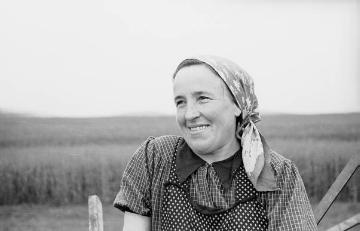 Begegnung während einer Dienstreise des Fotografen nach Pfullingen (Baden-Württemberg): Bäuerin auf der Schwäbischen Alb, Ende 1940er Jahre
