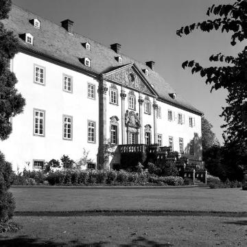 Schloss Alme, Mittelrisalit in der parkseitigen Rückfront