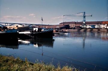 Weserhafen mit Blick auf die Schiffwerft