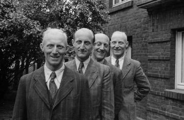 Vier Brüder auf einem Hof in Nottuln, Ende 1940er Jahre?