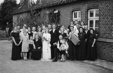 Hochzeitsgesellschaft (unbezeichnet), Nottuln, Ende 1940er Jahre