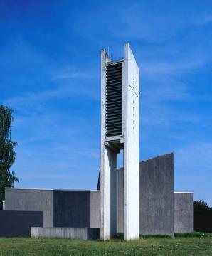 Die ehemalige ev.-lutherische Friedenskirche in Langenberg-Benteler, geweiht 1969 (Architekt Rainer Mumme), 2007 profaniert, danach verpachtet und umgebaut zum privaten Wohnhaus